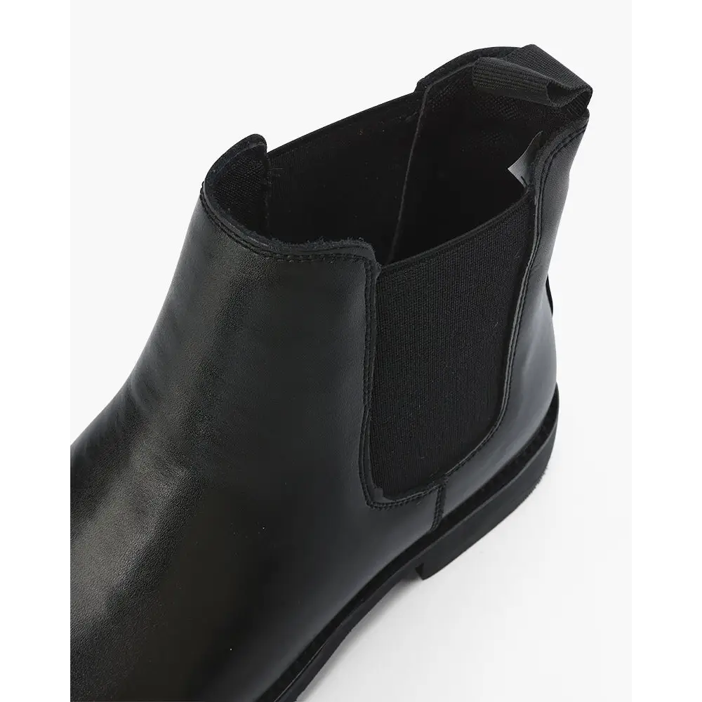 Old Money Chelsea Boots