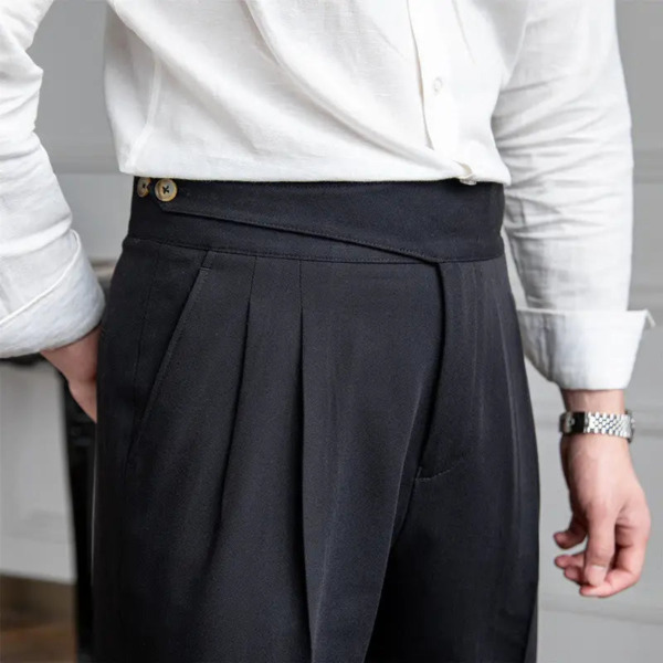Classic Pleated Trousers - Black / 28