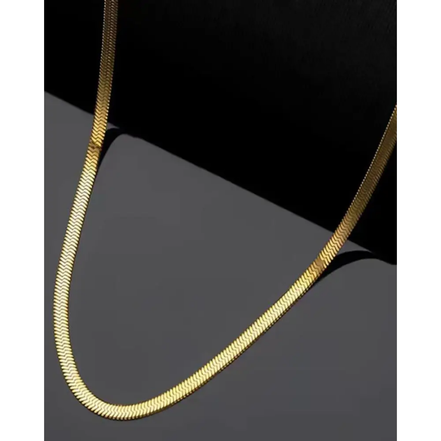Detail of soldered chain links in stainless steel with gold-tone electroplated finish