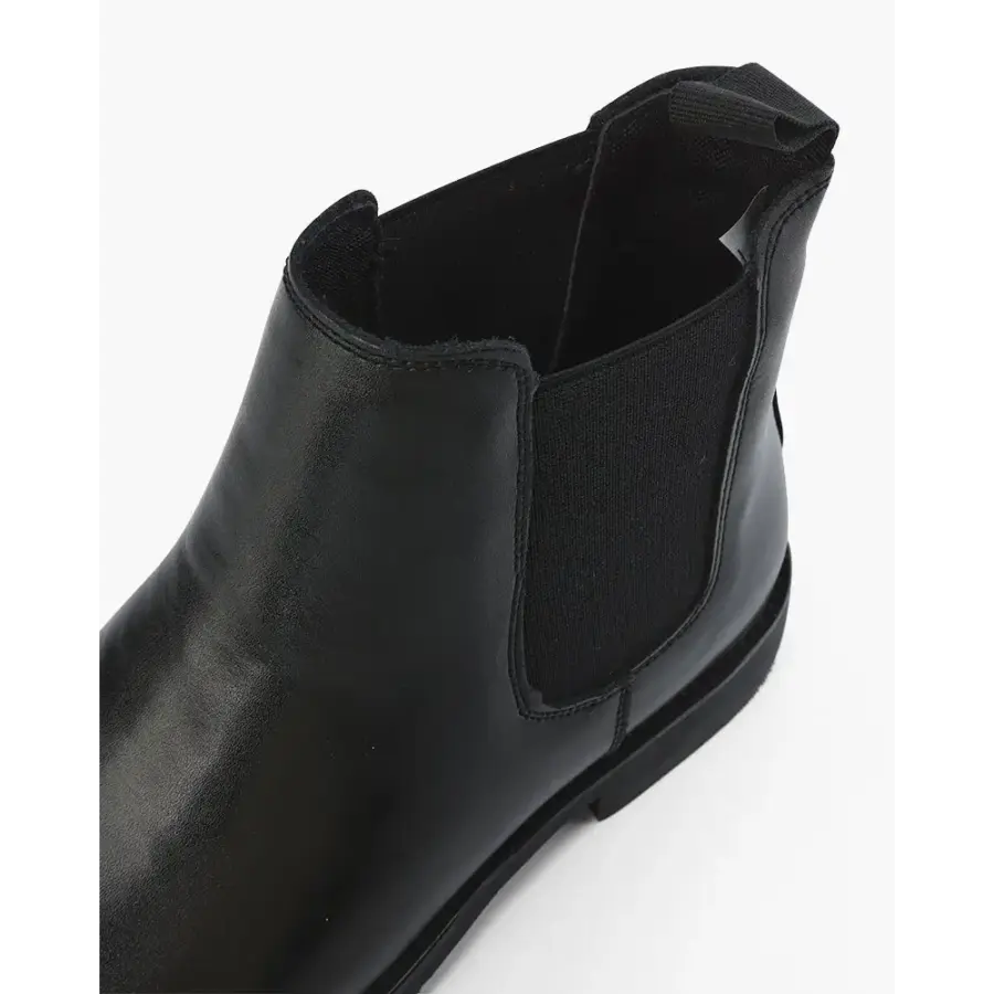 Old Money Chelsea Boots