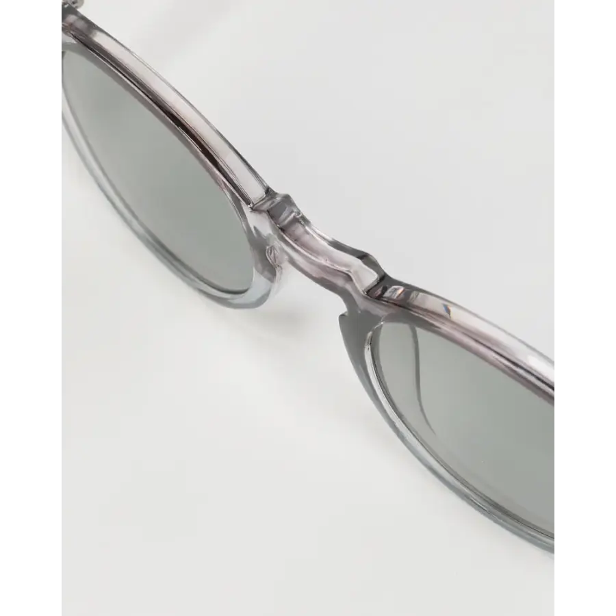 Old money polarized sunglasses overhead view showing lens curvature