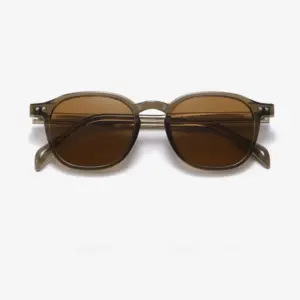 Retro round frame sunglasses front view, neutral angle, tea finish