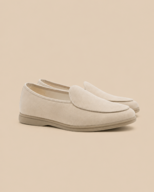 Signature leather loafer in beige, size 38, side profile view